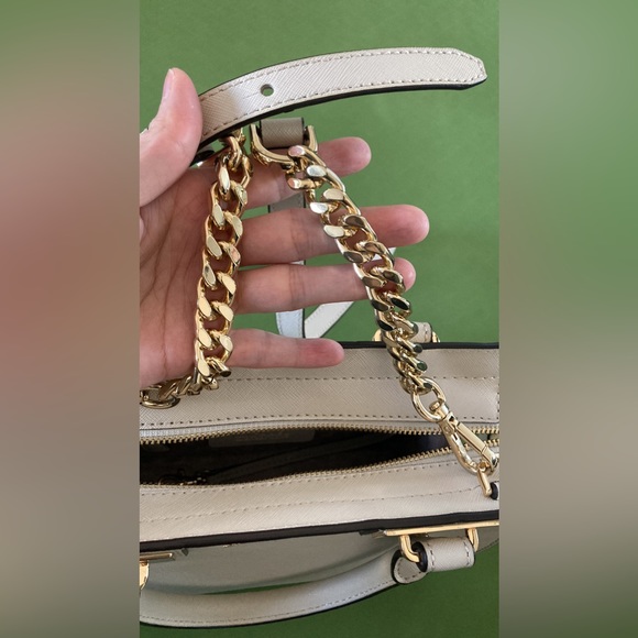 SOLD-Micheal Kors Quinn saffiano leather bag - Picture 6 of 8